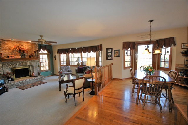811 Rock Spring Rd, Naperville, IL 60565 photo 2