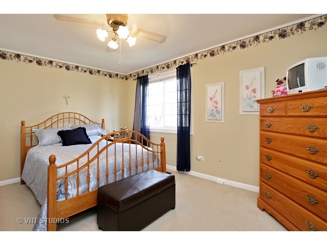 51 Pine Cir, Cary, IL 60013 photo 6