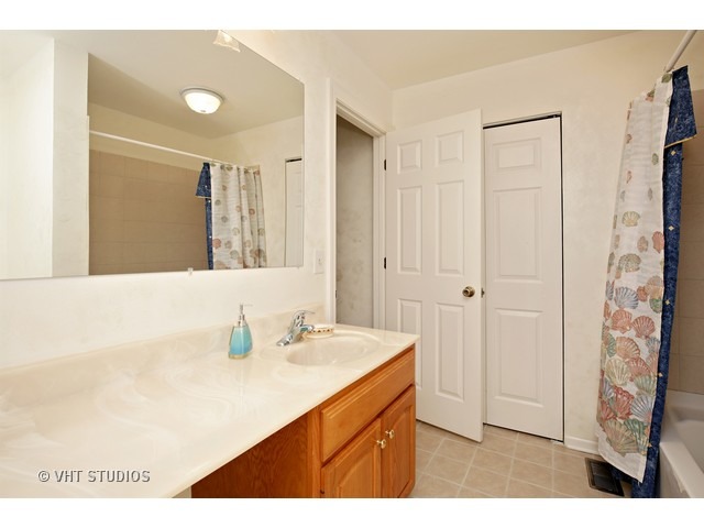 51 Pine Cir, Cary, IL 60013 photo 7