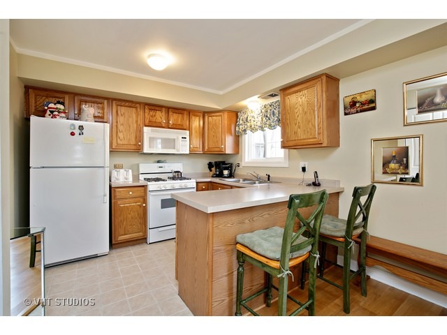 51 Pine Cir, Cary, IL 60013 photo 4