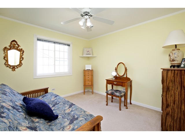 51 Pine Cir, Cary, IL 60013 photo 9
