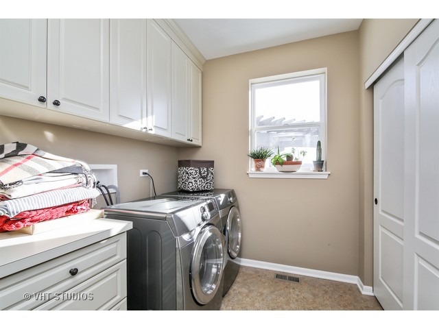 621 Trails End, Elgin, IL 60124 photo 18
