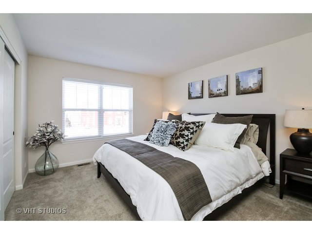621 Trails End, Elgin, IL 60124 photo 16