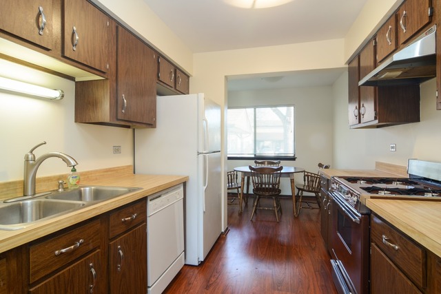 1639 Bow Trl, Wheeling, IL 60090 photo 4