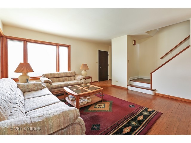 450 E Vallette St, Elmhurst, IL 60126 photo 2