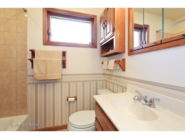 450 E Vallette St, Elmhurst, IL 60126 photo 9