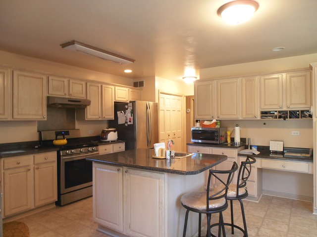 40 W835 Bowes Bend Dr, Elgin, IL 60124 photo 4
