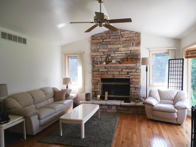 40 W835 Bowes Bend Dr, Elgin, IL 60124 photo 2