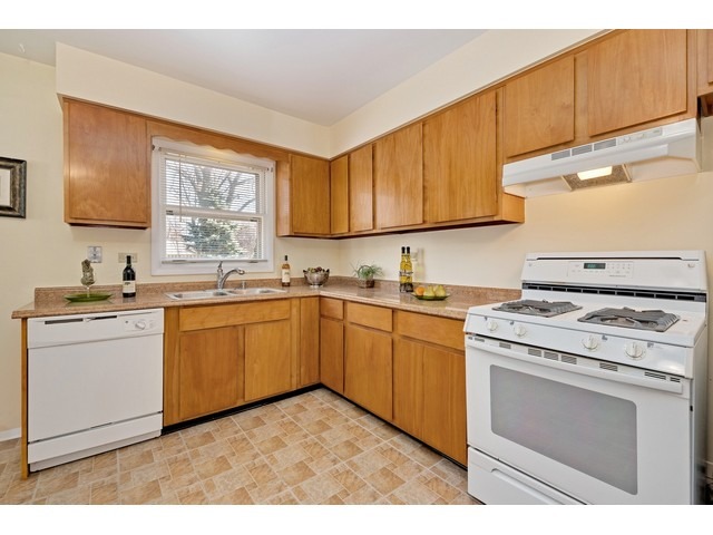 604 Rosedale Rd, Glenview, IL 60025 photo 10