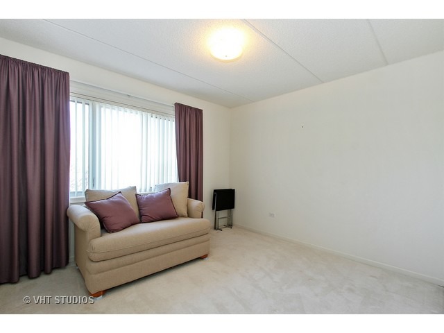 435 William St #410, River Forest, IL 60305 photo 6