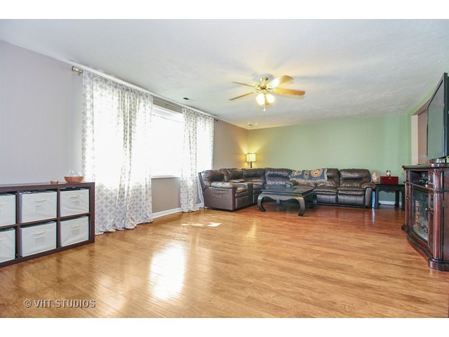 19537 Beechnut Dr, Mokena, IL 60448 photo 2