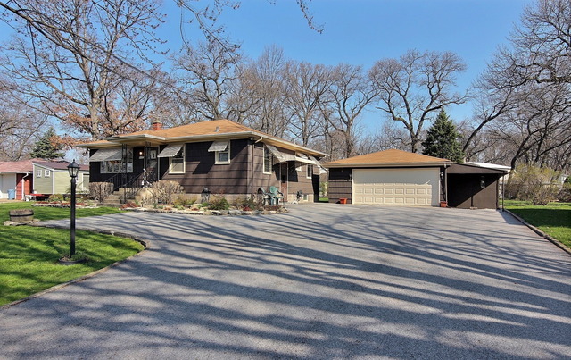 1884 182nd St, Lansing, IL 60438 photo 2