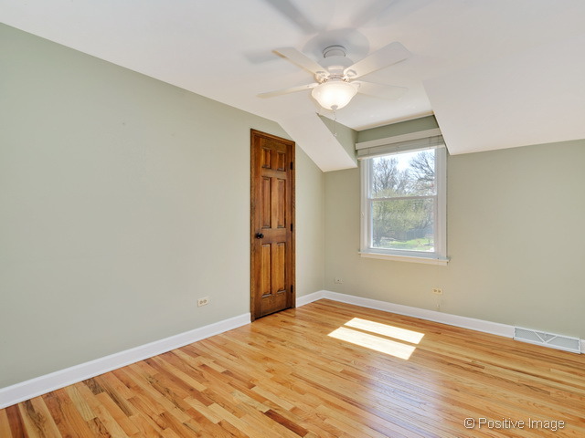 25 W676 Red Maple Ln, Wheaton, IL 60189 photo 2