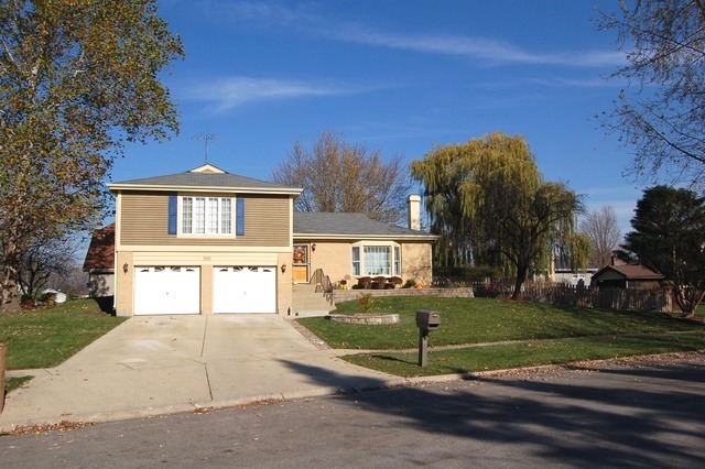 998 Confederation Dr, Bartlett, IL 60103 photo 1