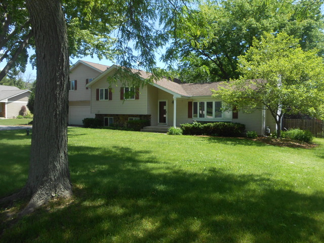 2308 Aloha Dr, Mchenry, IL 60050 photo 2