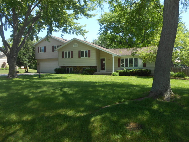 2308 Aloha Dr, Mchenry, IL 60050 photo 1
