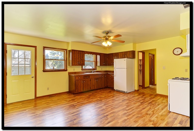 241 E 1st St, Braidwood, IL 60408 photo 2