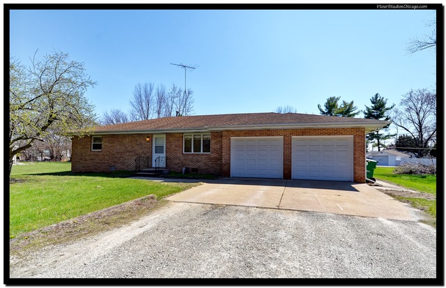241 E 1st St, Braidwood, IL 60408 photo 1