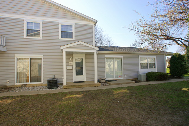 640 Gray Ct #89C, Wheeling, IL 60090 photo 1