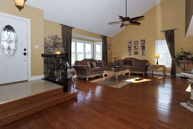 1097 Auburn Ln, Bartlett, IL 60103 photo 6