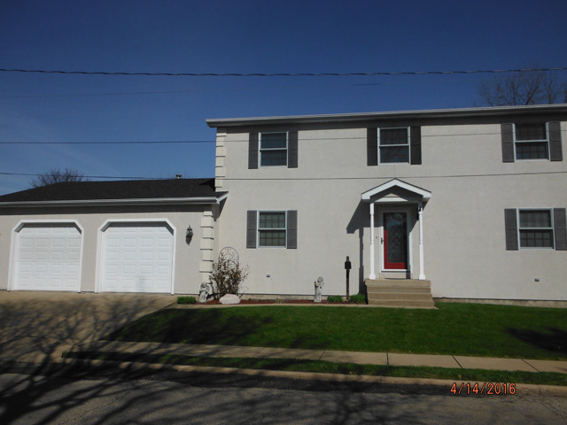 1203 Calhoun St, Peru, IL 61354 photo 1