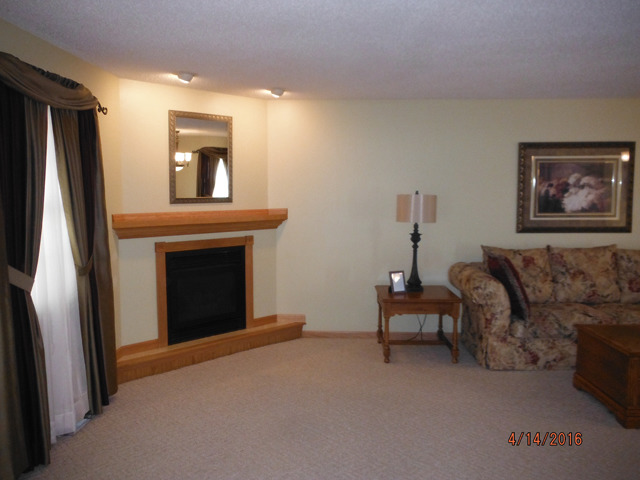 1203 Calhoun St, Peru, IL 61354 photo 2