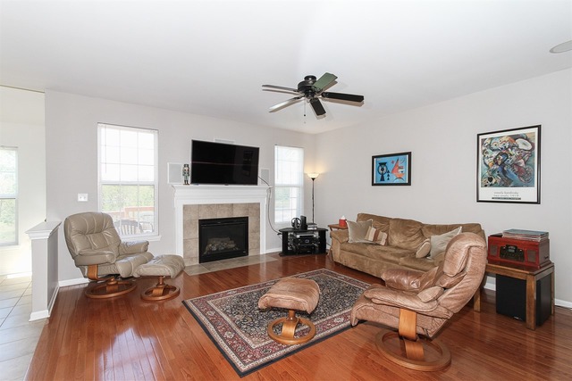 1215 Falcon Ridge Dr, Elgin, IL 60124 photo 11