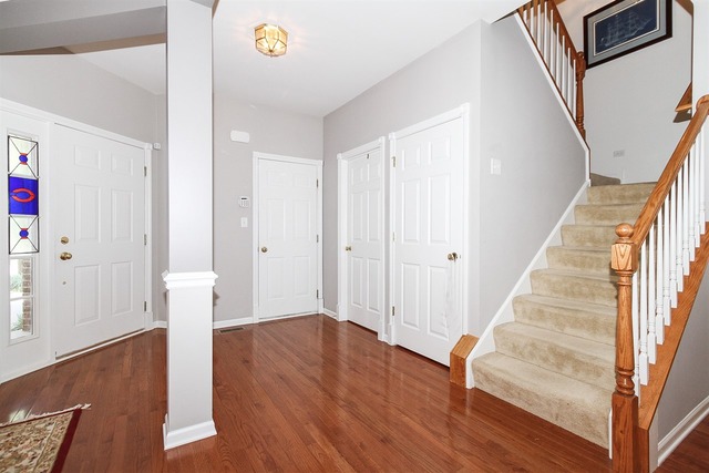 1215 Falcon Ridge Dr, Elgin, IL 60124 photo 3