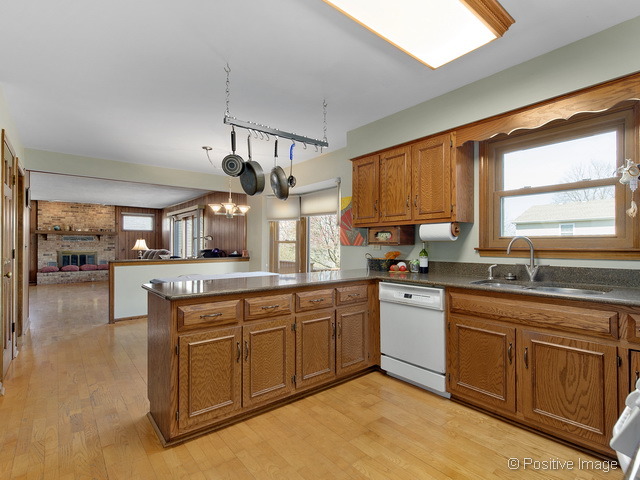 2223 Barger Ct, Wheaton, IL 60189 photo 3
