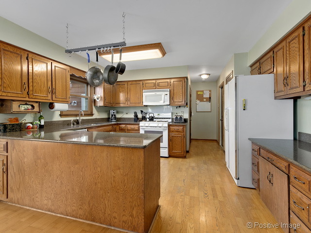 2223 Barger Ct, Wheaton, IL 60189 photo 2