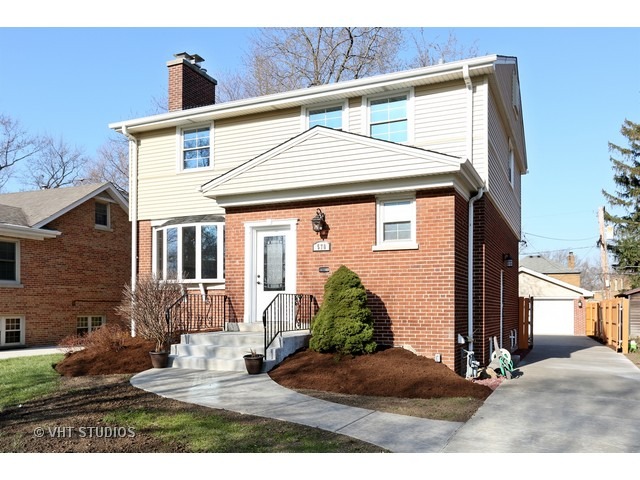 570 Byrd Rd, Riverside, IL 60546 photo 1