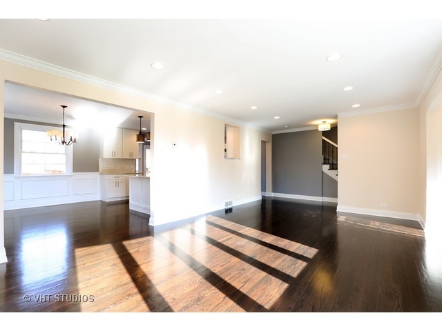 570 Byrd Rd, Riverside, IL 60546 photo 3