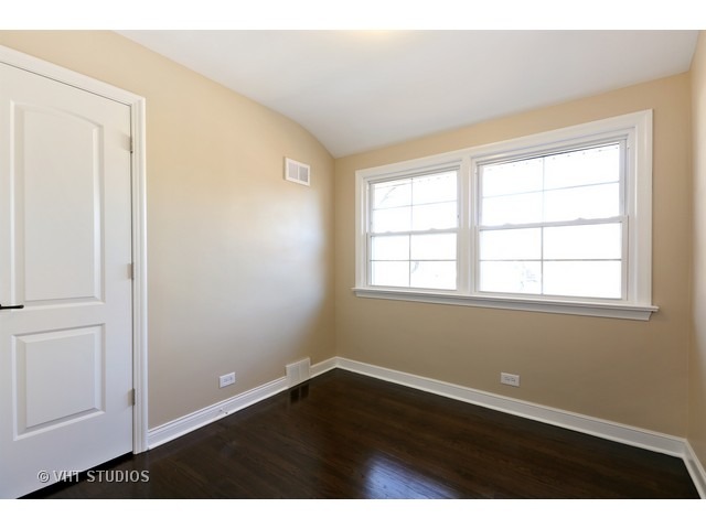 570 Byrd Rd, Riverside, IL 60546 photo 8