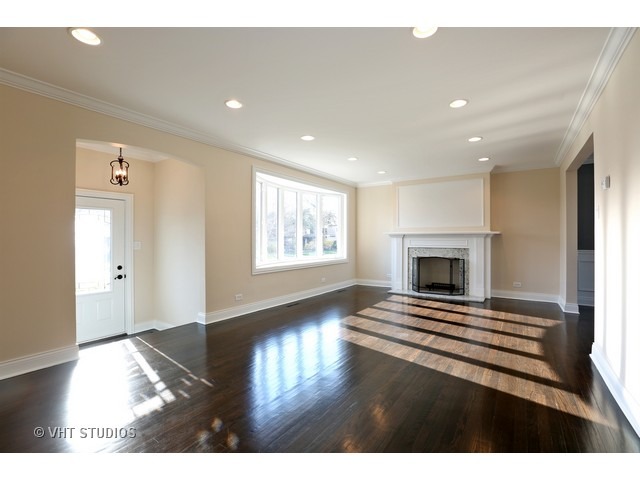 570 Byrd Rd, Riverside, IL 60546 photo 2