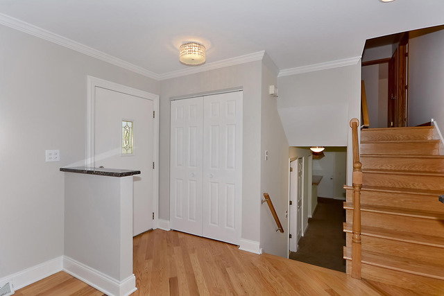 441 Beau Dr, Des Plaines, IL 60016 photo 2