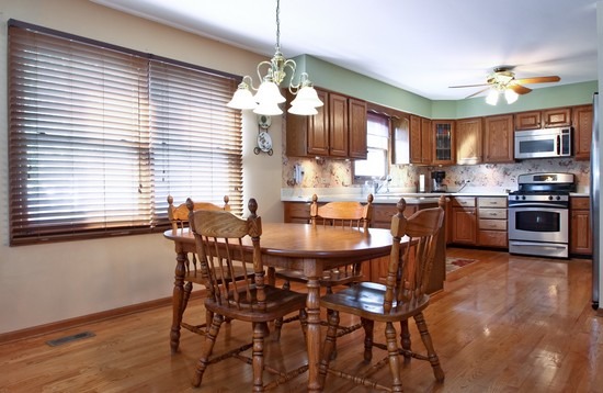 739 Yorkshire Ln, Des Plaines, IL 60016 photo 4
