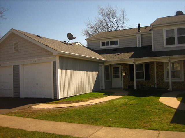 1936 Georgetown Ln, Hoffman Estates, IL 60169 photo 2