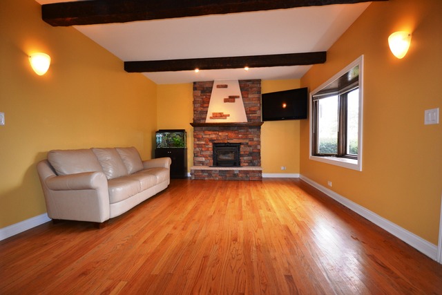 1203 E Barberry Ln, Mount Prospect, IL 60056 photo 2