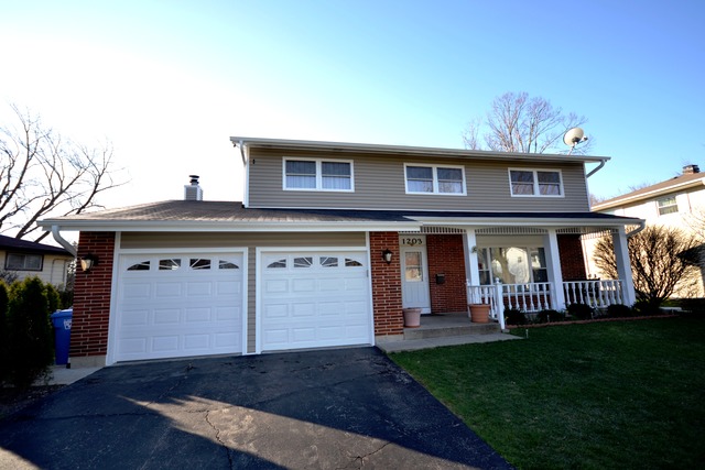 1203 E Barberry Ln, Mount Prospect, IL 60056 photo 1