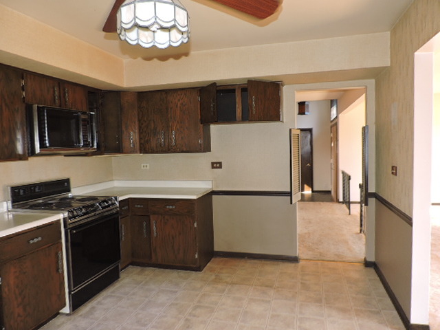 700 Carlton Dr, Elgin, IL 60120 photo 7