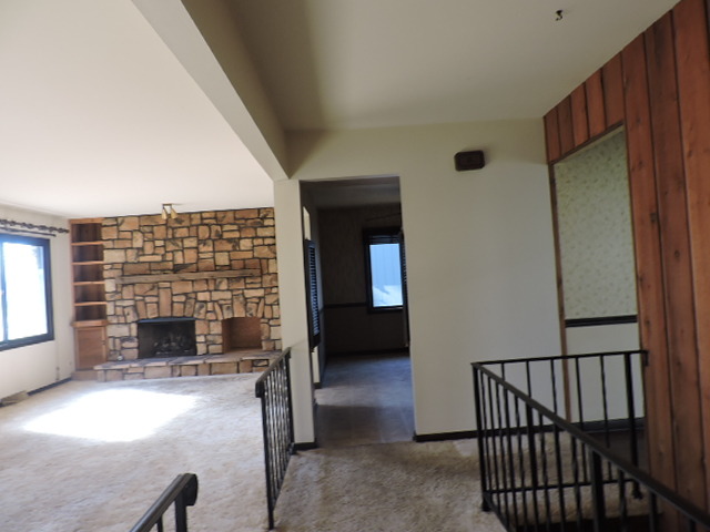 700 Carlton Dr, Elgin, IL 60120 photo 2