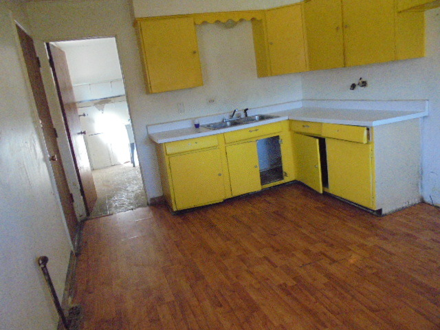 9750 S Emerald Ave, Chicago, IL 60628 photo 3