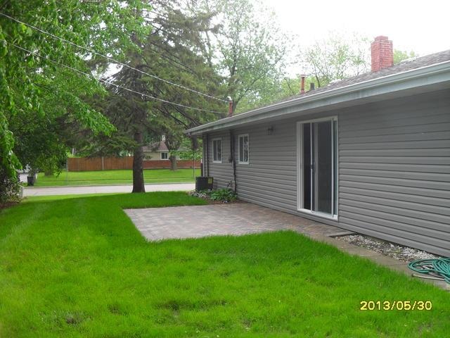 560 Lakeview Ln, Hoffman Estates, IL 60169 photo 4