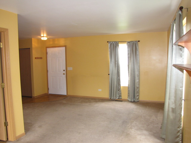 6409 Valley Ridge Dr, Plainfield, IL 60586 photo 2