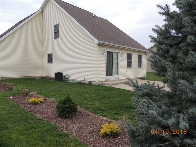 901 32nd St, Peru, IL 61354 photo 2
