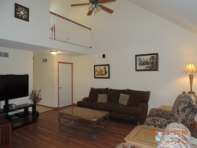901 32nd St, Peru, IL 61354 photo 3