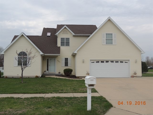 901 32nd St, Peru, IL 61354 photo 1