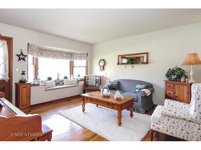335 Maricopa Ln, Hoffman Estates, IL 60169 photo 2