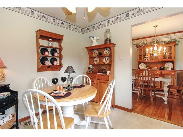 335 Maricopa Ln, Hoffman Estates, IL 60169 photo 4