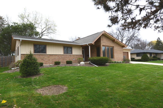 700 Scott Dr, Elgin, IL 60123 photo 2
